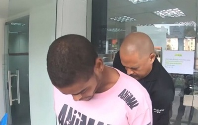 Homem é preso em flagrante após assaltar ônibus com uma peixeira em Salvador