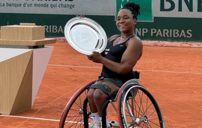 Tenista brasileira em cadeira de rodas, Vitória Miranda é campeã no simples e nas duplas em Roland Garros