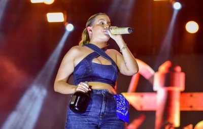 Ju Marques leva seresta pop ao São João da Bahia e celebra estreia em palco de grandes proporções: "Um marco na minha vida"