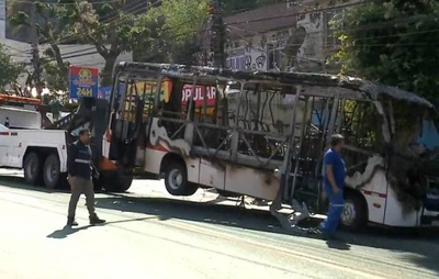 Morro do Dendê: ônibus sequestrados e incendiados em reação à operação policial