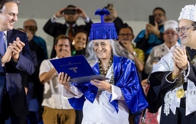 Universidade Federal do Ceará concede título de Doutora Honoris Causa a Maria Bethânia