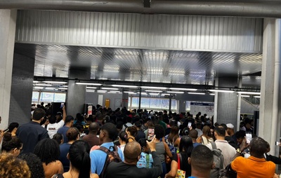 Metrô de Salvador normaliza operação após passageiro segurar porta de vagão na Estação Acesso Norte