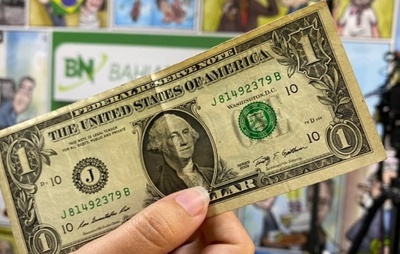 Dólar oscila com dados de inflação dos EUA e impasse tarifário; Bolsa sobe