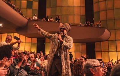 Carlinhos Brown faz análise sobre nova geração da música: “Passou a não arriscar, a se afirmar em like”