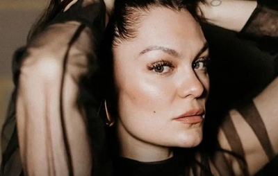 Jessie J adapta show no The Town após diagnóstico e cirurgia de câncer de mama