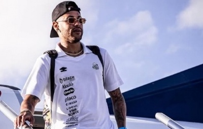 Neymar, entre Kings League e leilão, tenta voltar ao time do Santos