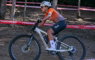 Anna Vitória: Ciclista Baiana de 17 Anos Estreia na Europa e Busca Título Mundial de MTB