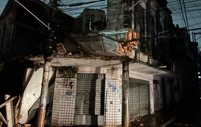 Casarão desaba na Baixa dos Sapateiros, em Salvador