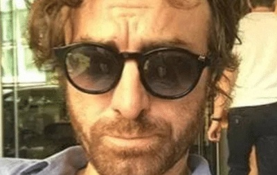 Diretor-assistente de 'Emily em Paris' morre nas gravações, que são suspensas