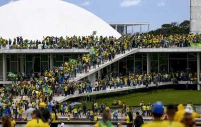 Redução de penas do 8/1 sinaliza intrincado debate sobre influência de multidão