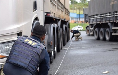 PRF na Bahia: Operação Carga Pesada Apreende Drogas e Multa Toneladas de Excesso de Peso