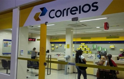 Justiça decide que Correios não podem exigir volta ao trabalho presencial