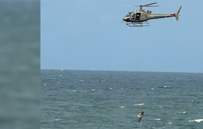 VÍDEO: Banhistas são resgatados por helicóptero da PM no Porto da Barra