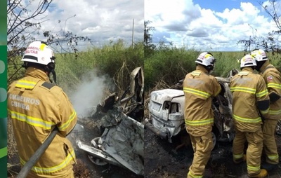 Bombeiros retiram os quatro corpos carbonizados de veículo após colisão fatal na BR-135 no oeste da Bahia