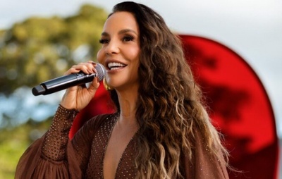 VÍDEO: Ivete Sangalo pede público mais perto em show e comemora 'fim' da passarela