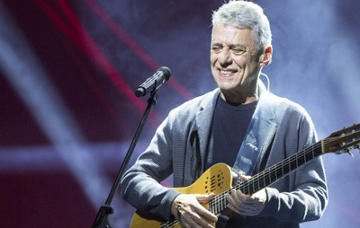 Chico Buarque é submetido a cirurgia no crânio em hospital do Rio de Janeiro