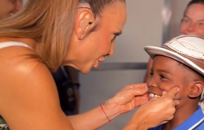 Vaqueirinho baiano de 9 anos, Ruan Vitor, encontra Ivete Sangalo em gravação de DVD no Rio