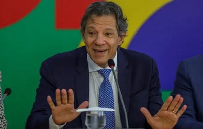 Dólar dispara e chega quase a R$ 6; Haddad diz estar seguro de que governo cumprirá as metas fiscais