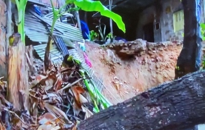 Duas casas desabam durante a madrugada no Alto do Coqueirinho após fortes chuvas