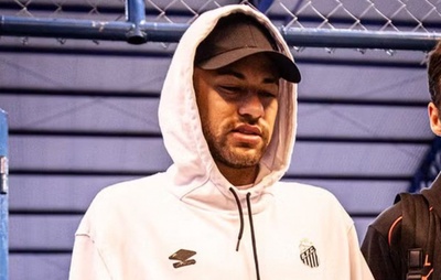 Neymar pede para ficar fora do treino do Santos e vai ao consulado dos Estados Unidos no Rio