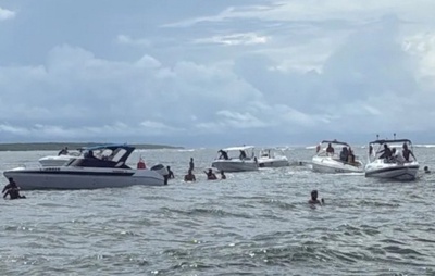 VÍDEO: Lancha com 14 passageiros inunda e deixa dois feridos durante passeio nas proximidades de Morro de São Paulo