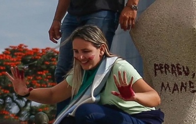 STF nega recurso e mantém condenação de mulher que pichou “perdeu, mané” em estátua no 8 de janeiro