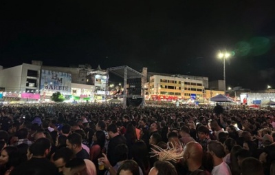 Com encontro de sanfoneiros e grande expectativa para apresentação de Gusttavo, São João de Jequié foi aberto