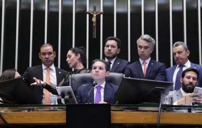 Câmara adia CPI e foca em grupo de trabalho para combater adultização infantil e sexualização online