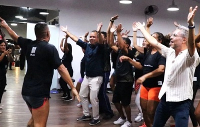 Secretário de cultura Bruno Monteiro viraliza ao surgir dançando Ivete Sangalo em ensaio pré-Micareta de Feira
