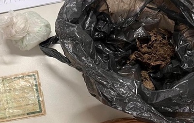 Líder do tráfico em Salvador é presa com mais de 2kg de drogas em Periperi