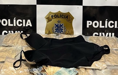 Mulher é presa com cocaína da Bolívia escondida em roupa; droga seria levada para Eunápolis