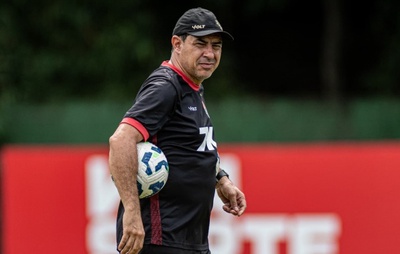 Carille terá zagueiro à disposição pela primeira vez no Vitória; saiba quem