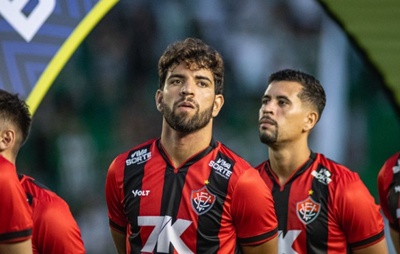 STJD Suspende Pepê por 3 Jogos: Vitória Recorre e Midfielder Pode Desfalcar Equipe Contra São Paulo