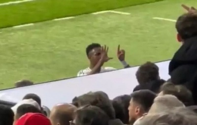 Justiça espanhola condena torcedores do Atlético de Madrid por ato racista contra Vinicius Jr