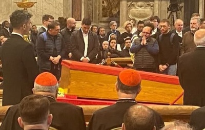 Arquidiocese de Salvador publica primeiro registro de Dom Sérgio da Rocha em funeral do papa Francisco