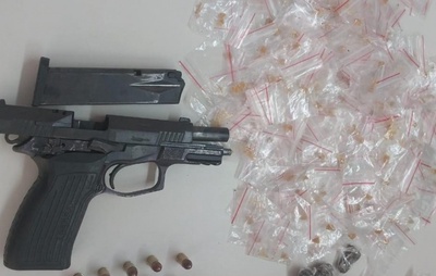 PM apreende arma de fogo e drogas em ação no bairro de Pernambués