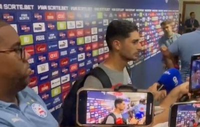 Michel Araújo destaca esforço da equipe após expulsão para garantir triunfo no Ba-Vi: "Não fugimos de nossa característica"