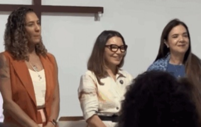 Janja busca aproximação com evangélicos em encontro em Salvador