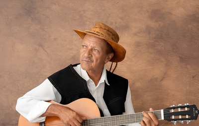 Morre Wilson Aragão, cantor e compositor baiano, aos 75 anos
