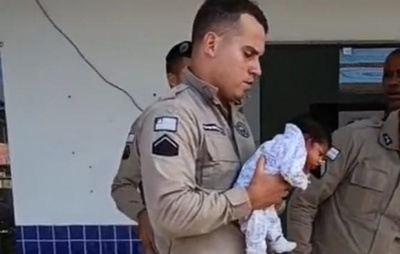 VÍDEO: Policial Militar salva recém-nascido em base comunitária de Porto Seguro