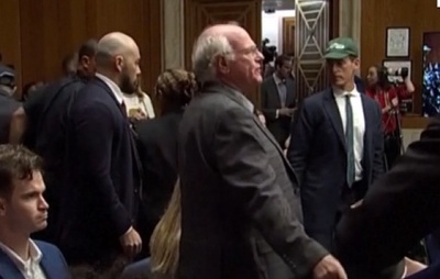 VÍDEO: Co-fundados da Ben & Jerry's é preso em protesto no Senado dos EUA