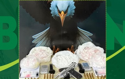 Dois suspeitos são presos com cocaína, arma e munições em operação na divisa norte do estado