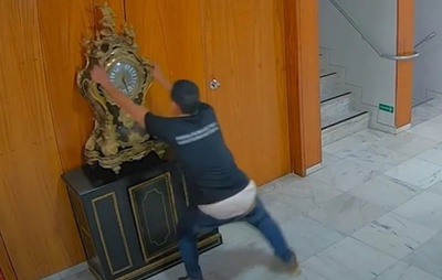 Justiça de MG vai apurar decisão de juiz que mandou soltar homem que quebrou relógio no 8/1