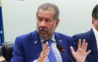 PDT abandona base do governo na Câmara após demissão de Lupi