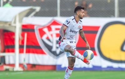 Willean Lepo: Lateral do Goiás na mira do APOEL do Chipre; Vitória pode lucrar R$ 4 milhões