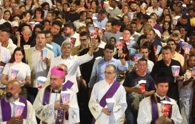 Milhares de fiéis participam de procissão tradicional em Serrinha; governador e políticos se juntam à multidão