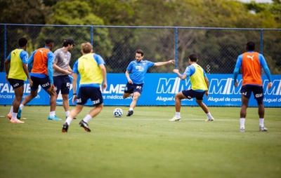 Bahia finaliza treino com foco tático e finalizações antes de enfrentar o Botafogo