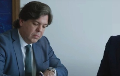 Ministro das Comunicações, indicado pelo União Brasil, ignora decisão partidária e permanece no cargo