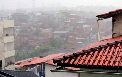 Bairros de Salvador registram até 50 mm de chuva nesta quinta; nova frente fria deve chegar na próxima semana
