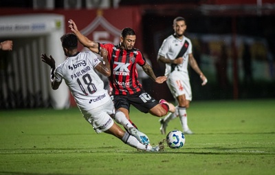 Fim da zica! Vitória não vencia com camisa vermelha e preta na Série A desde 2018
